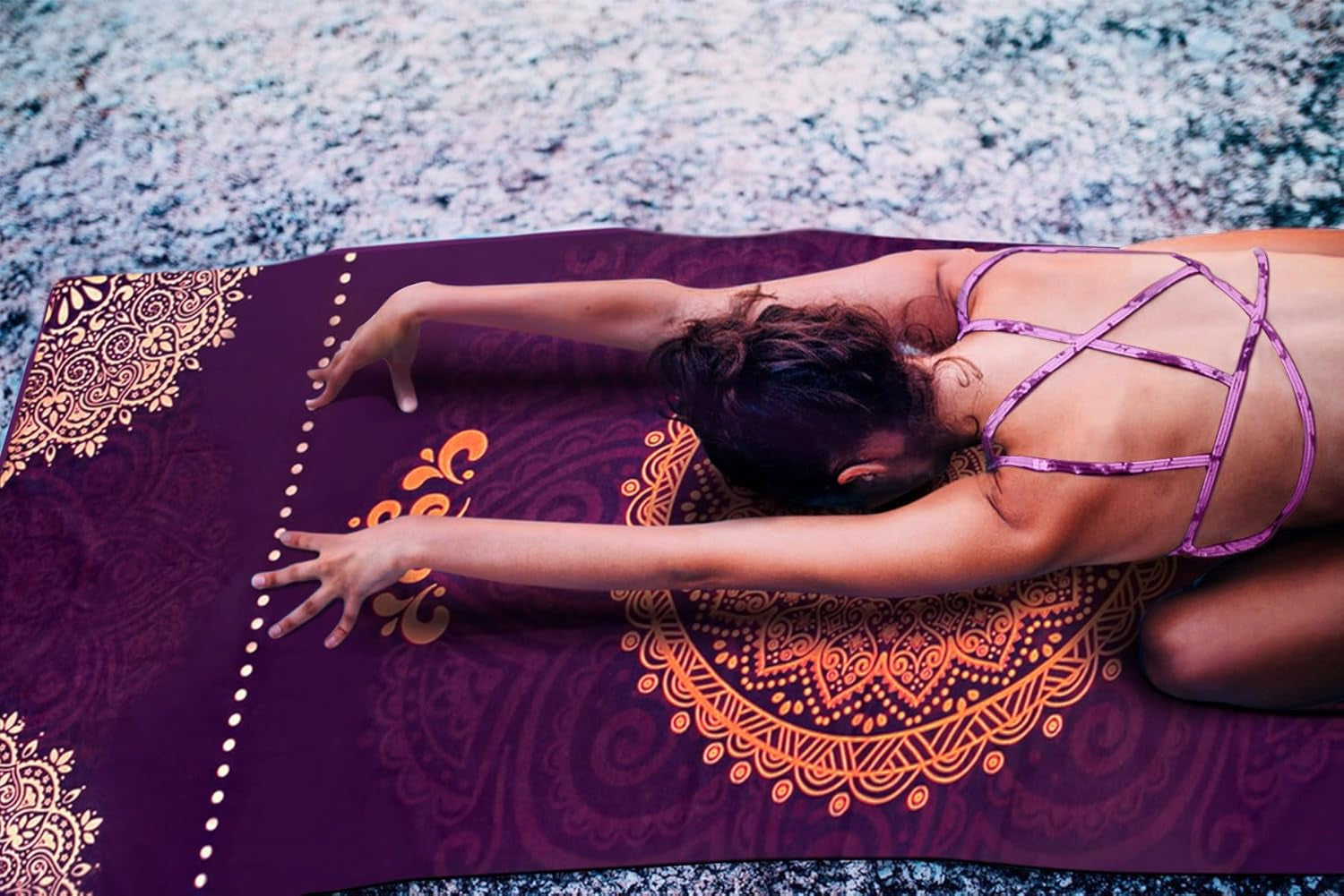 Non Slip Hot Yoga Towel, 100% Microfiber Non Slip Yoga Mat Towel for Hot Yoga, Pilates and Fitness, Exclusive Corner Pockets Design + Free Spray Bottle